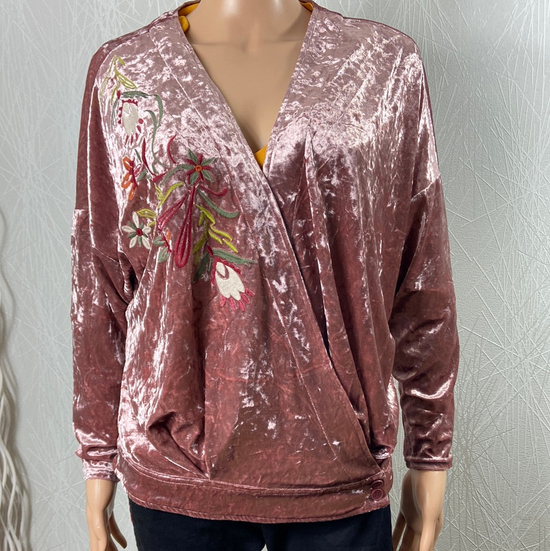 Blouse cache cœur en velours lisse satiné rose avec broderie Davi & Dani