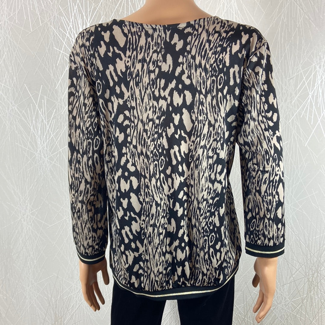 Blouse légère col V motifs léopard noir et beige manches 3/4 Le Singe de Julie