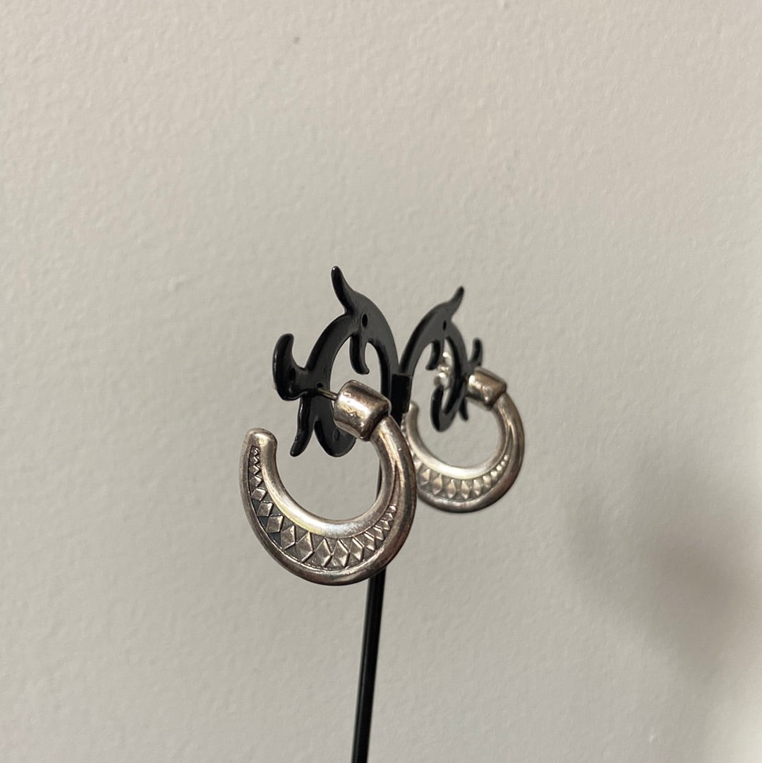 Boucles d’oreilles créoles plaquée argent motif losanges Shabada