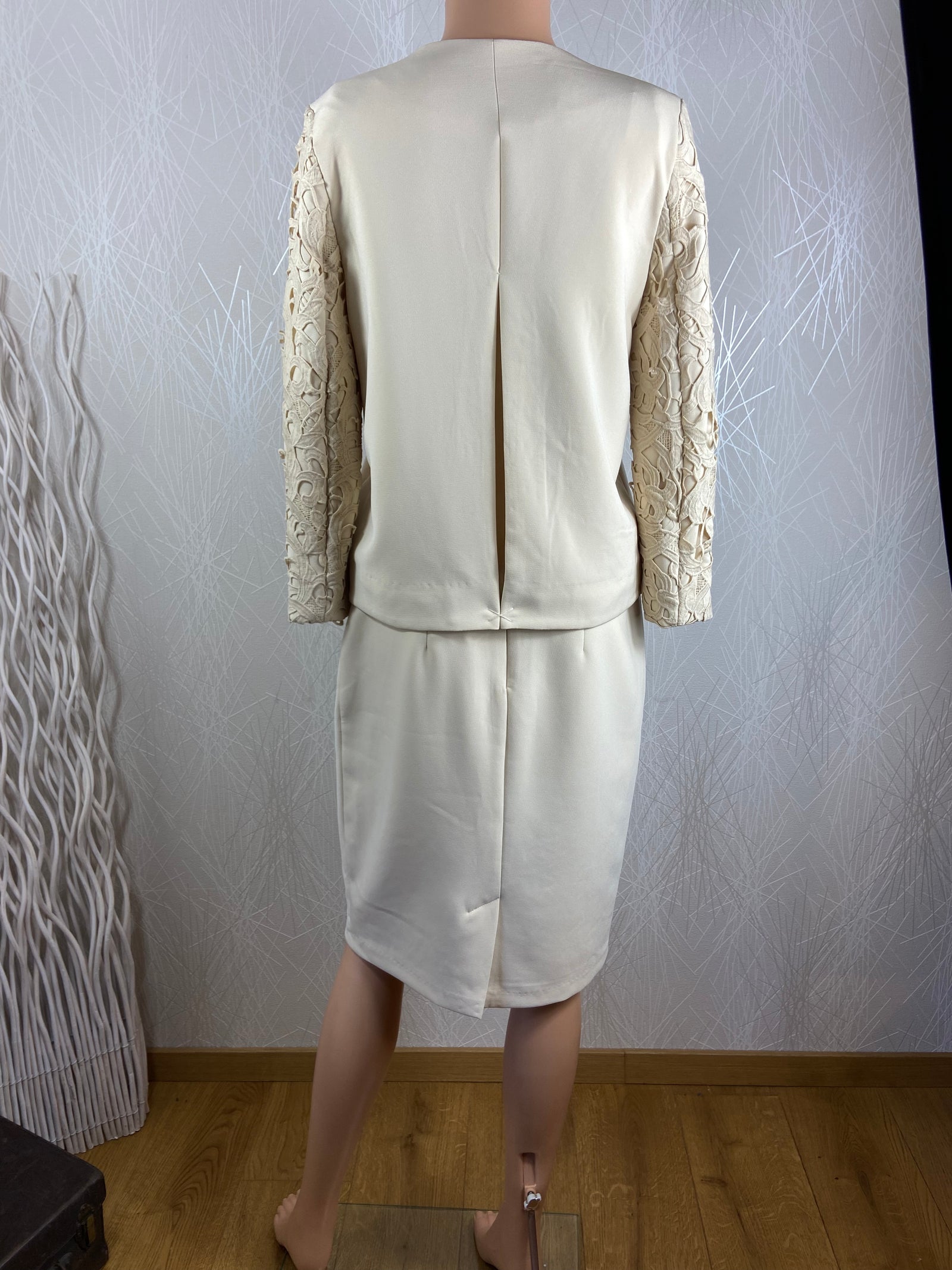 Veste beige doublée manches dentelles Darling