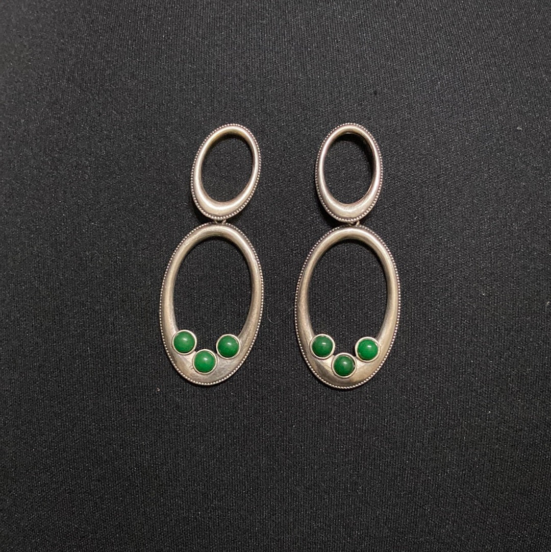 Boucles d’oreilles pendantes plaquées argent pierres vertes Shabada