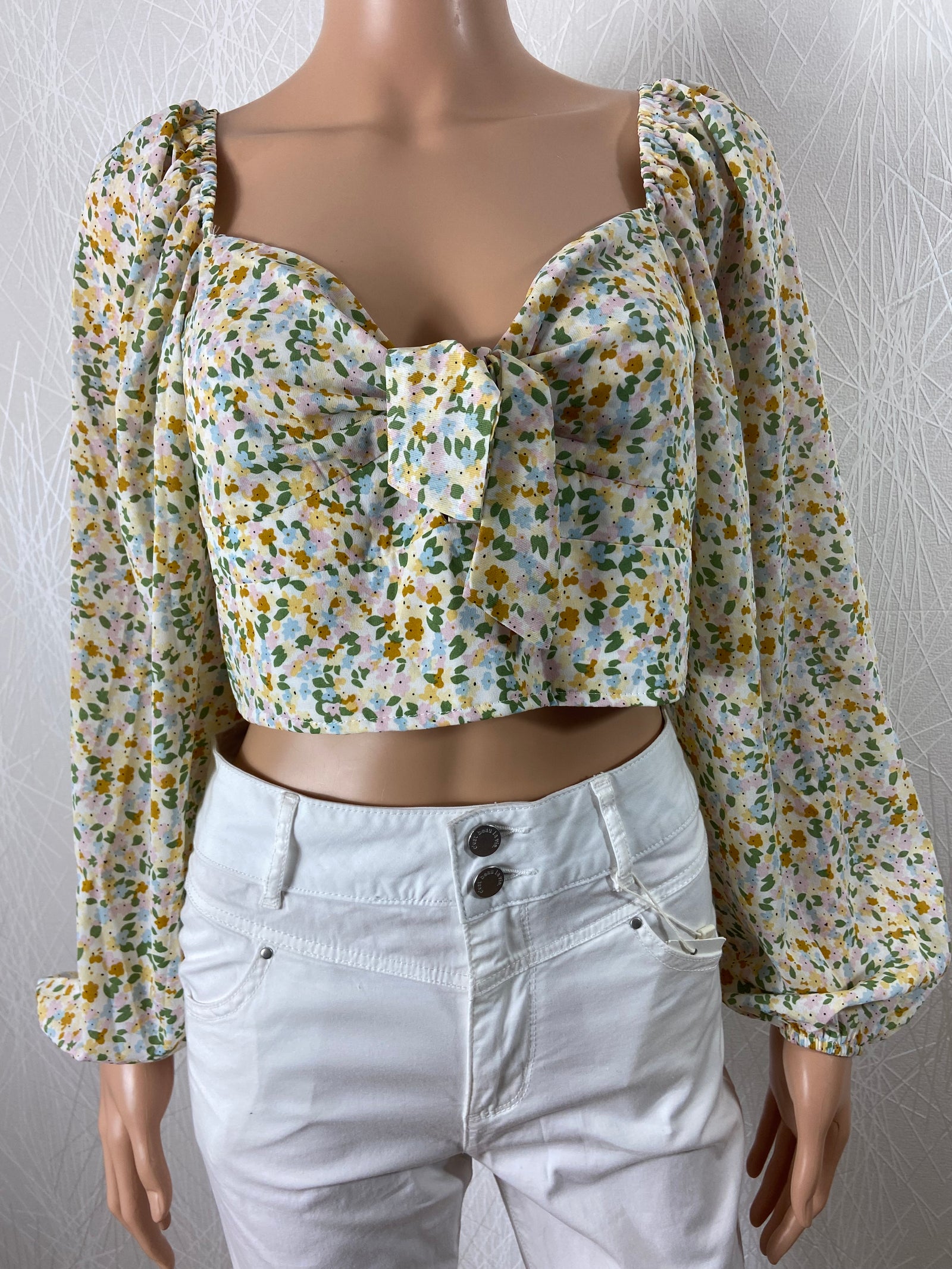 Crop top fleuri manches longues smocks flot dos nu Loavies