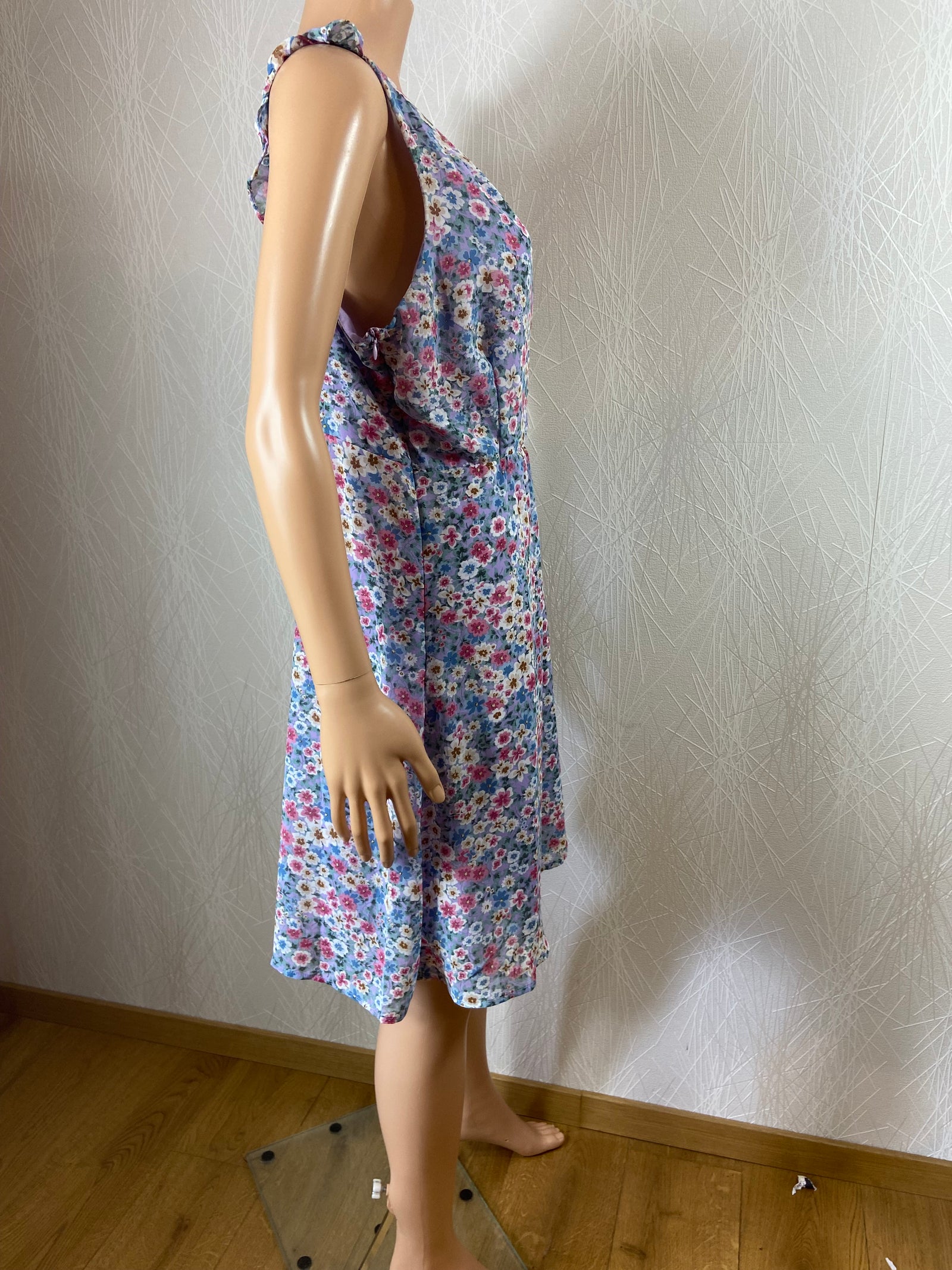 Robe à bretelles tissu doublé fleuri sans manches volant  smocks Mod Style