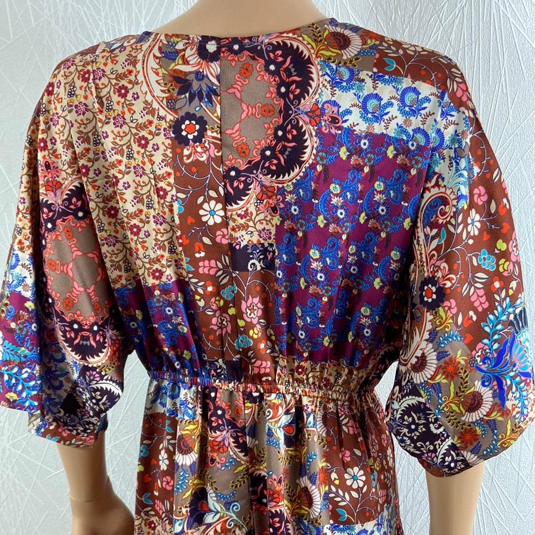 Robe légère fluide motif patchwork manches courtes Le Singe de Julie - Offre-Unique