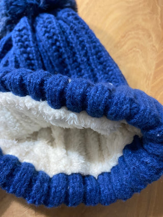 Ensemble bonnet fourré avec pompon et écharpe bleu