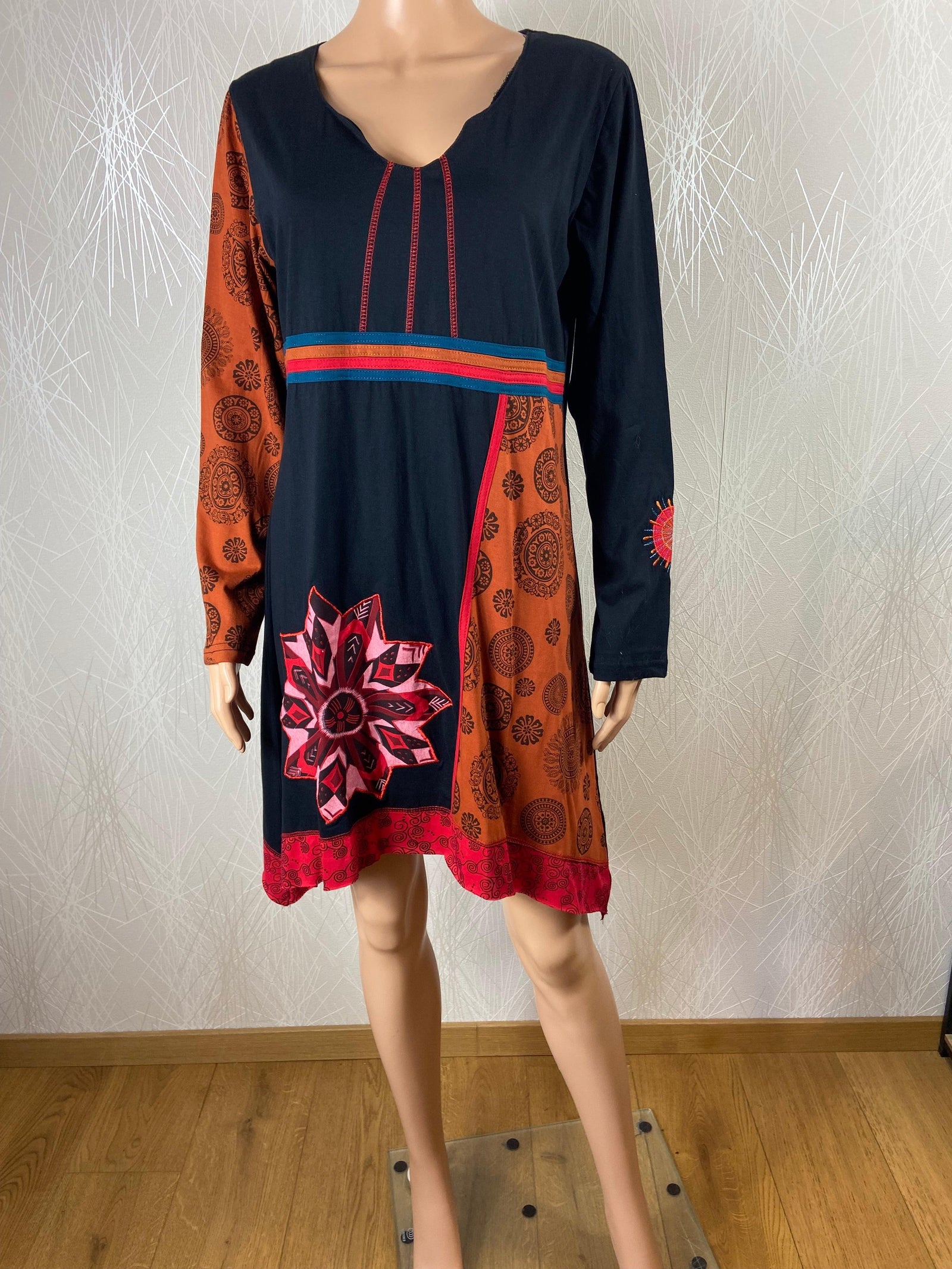 Robe à manches longues en coton noir et motifs multicolores Aller Simplement - Offre-Unique