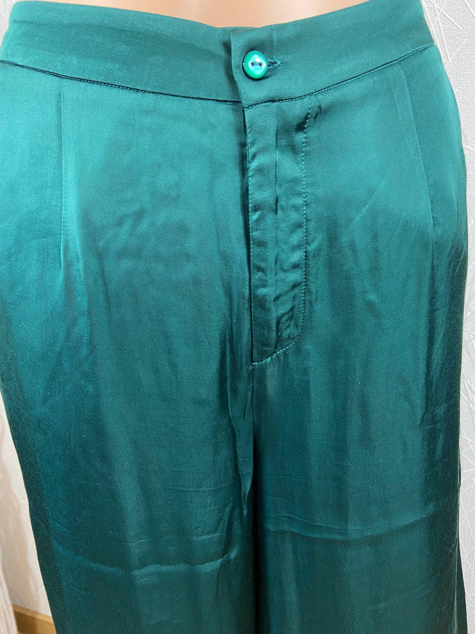 Pantalon large tissu satin vert taille haute Surkana - Offre-Unique