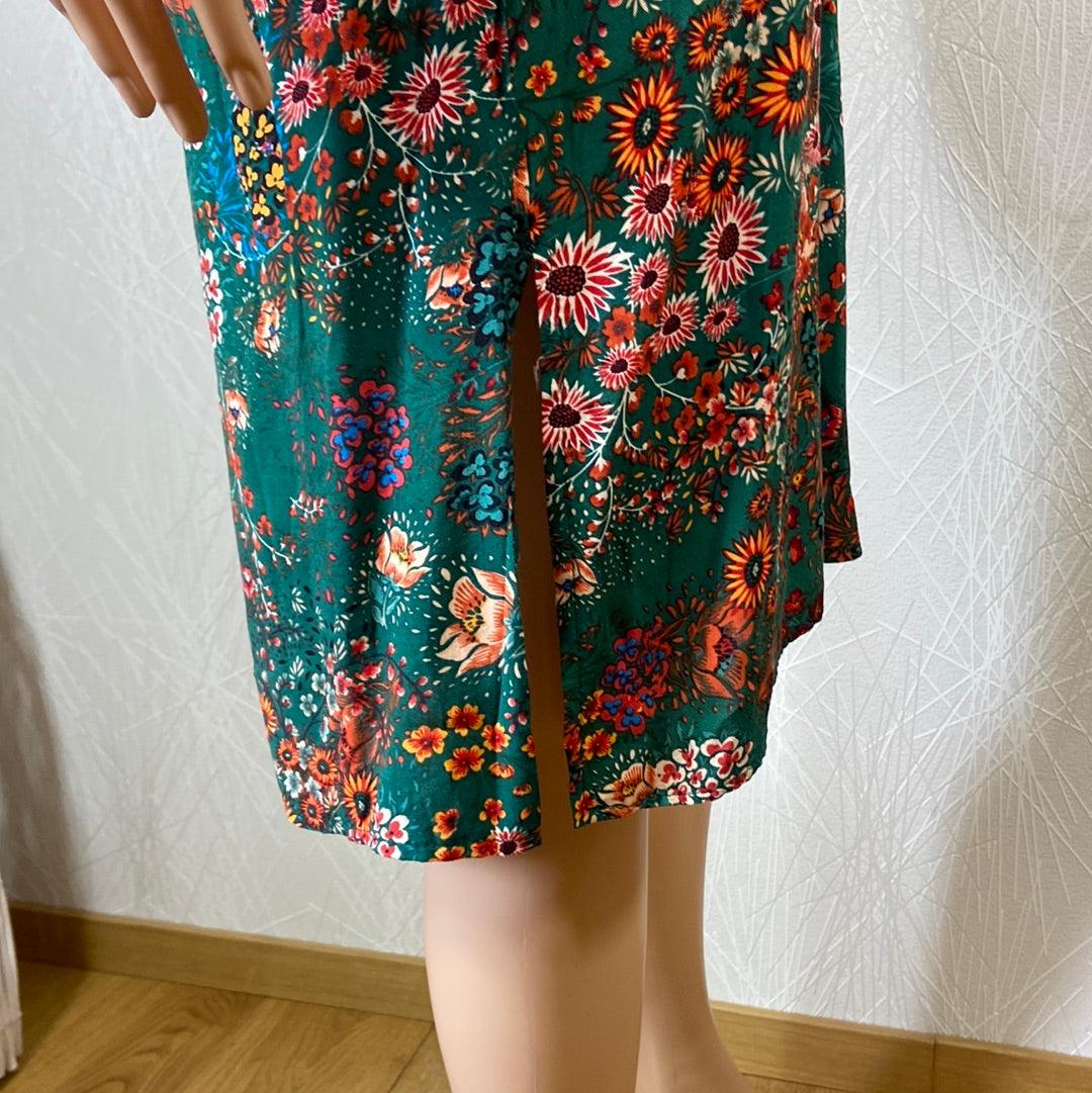 Robe fendue longue verte manches 3/4 motifs fleuris modèle Liliane Les Petites Fleurs - Offre-Unique