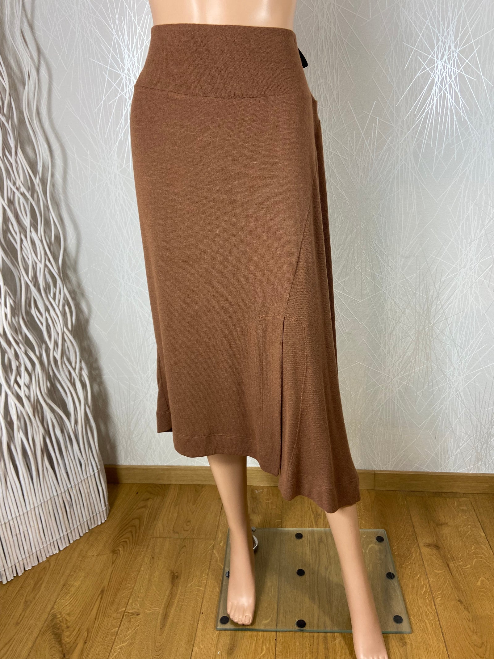 Jupe fendue en tricot marron chocolat taille haute élastique Mat