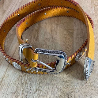 Ceinture cuir synthétique jaune avec clous Wild