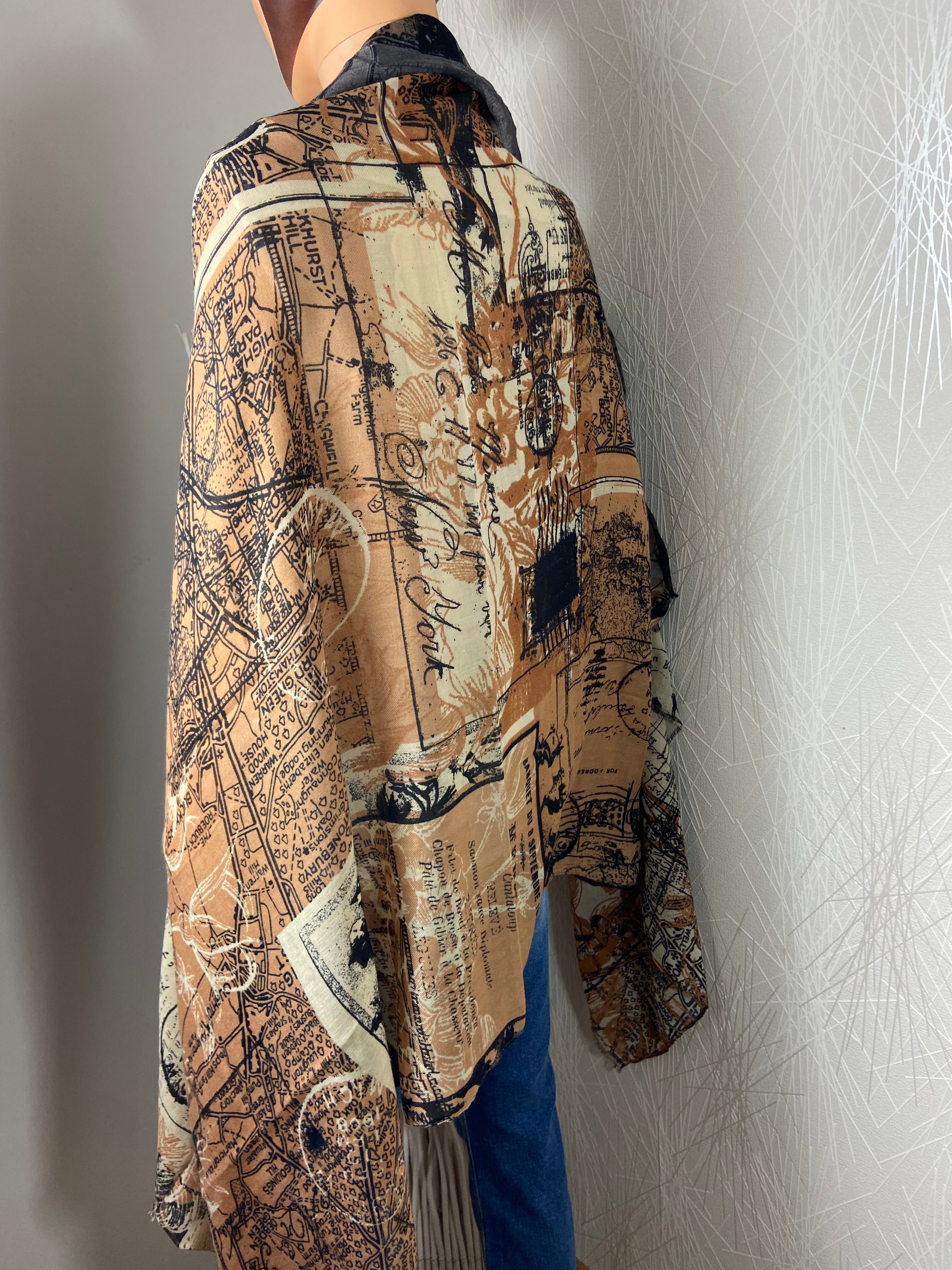 Foulard tissu imprimé à motifs marron et beige
