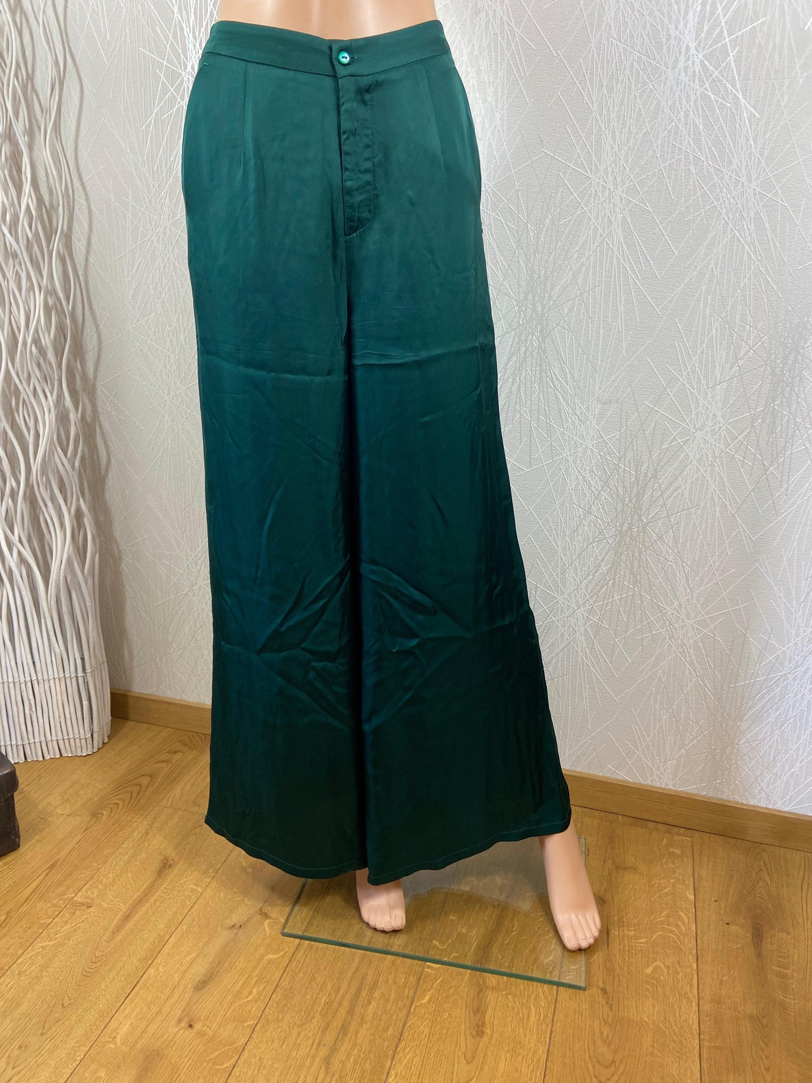 Pantalon large tissu satin vert taille haute Surkana - Offre-Unique