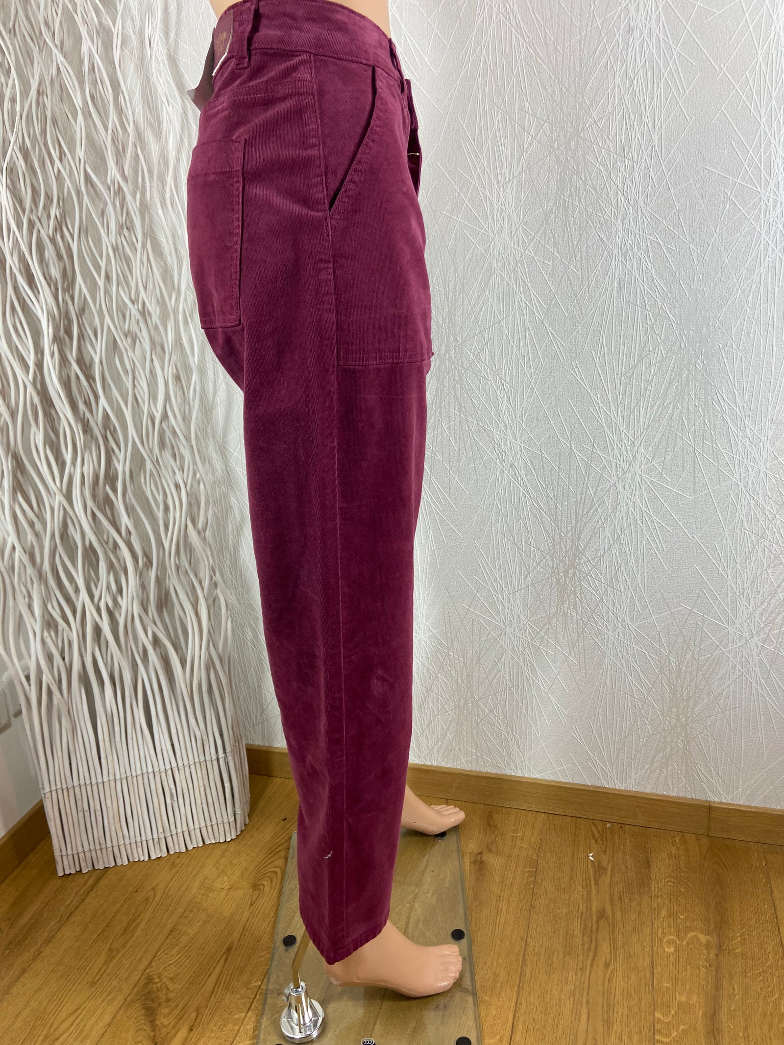 Pantalon violet en velours de coton côtelé modèle Constance C’est Beau La Vie