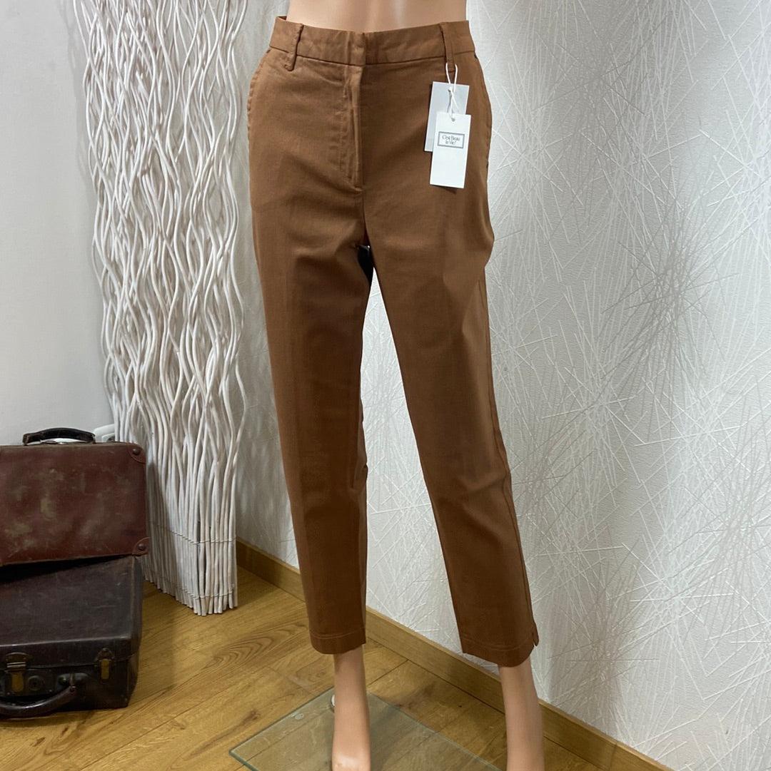 Pantalon coton enduit brun caramel taille haute coupe droite C’est Beau la Vie - Offre-Unique