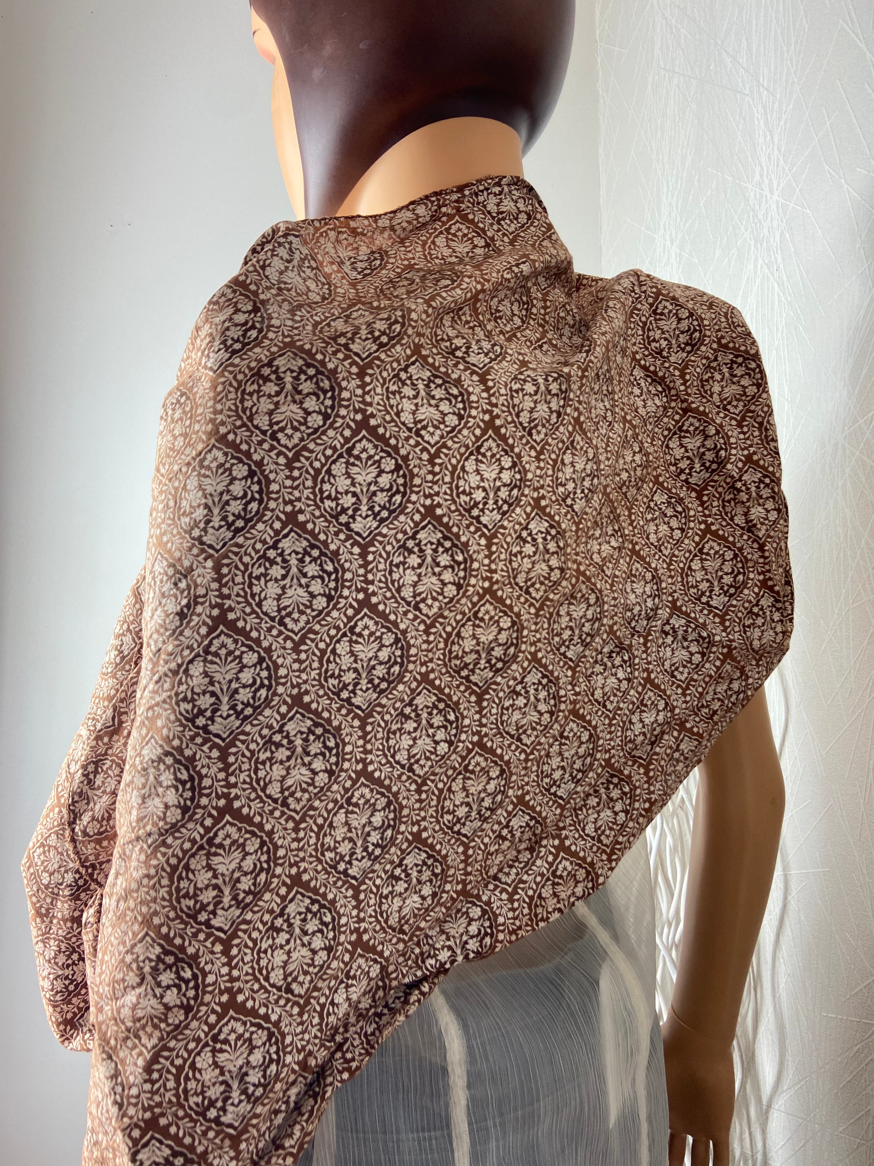 Foulard femme à motifs de fleurs marron et beige