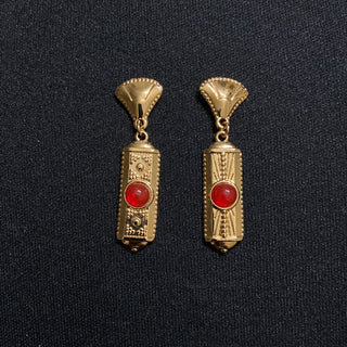 Boucles d’oreilles pendantes plaquées or pierre semi-précieuse rouge Shabada