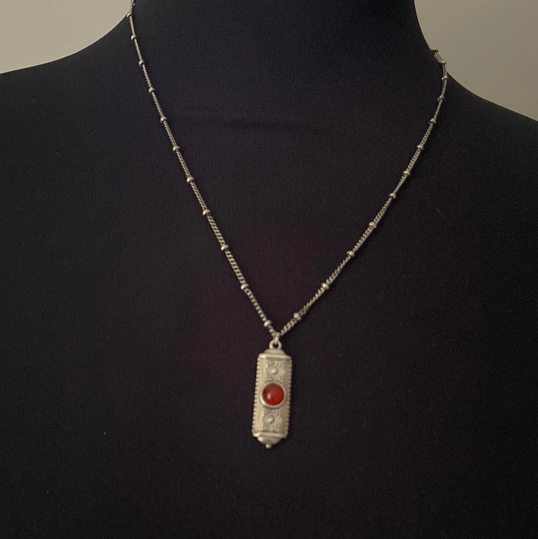 Collier pendentif rectangulaire plaqué argent pierre semi-précieuse rouge orange Shabada