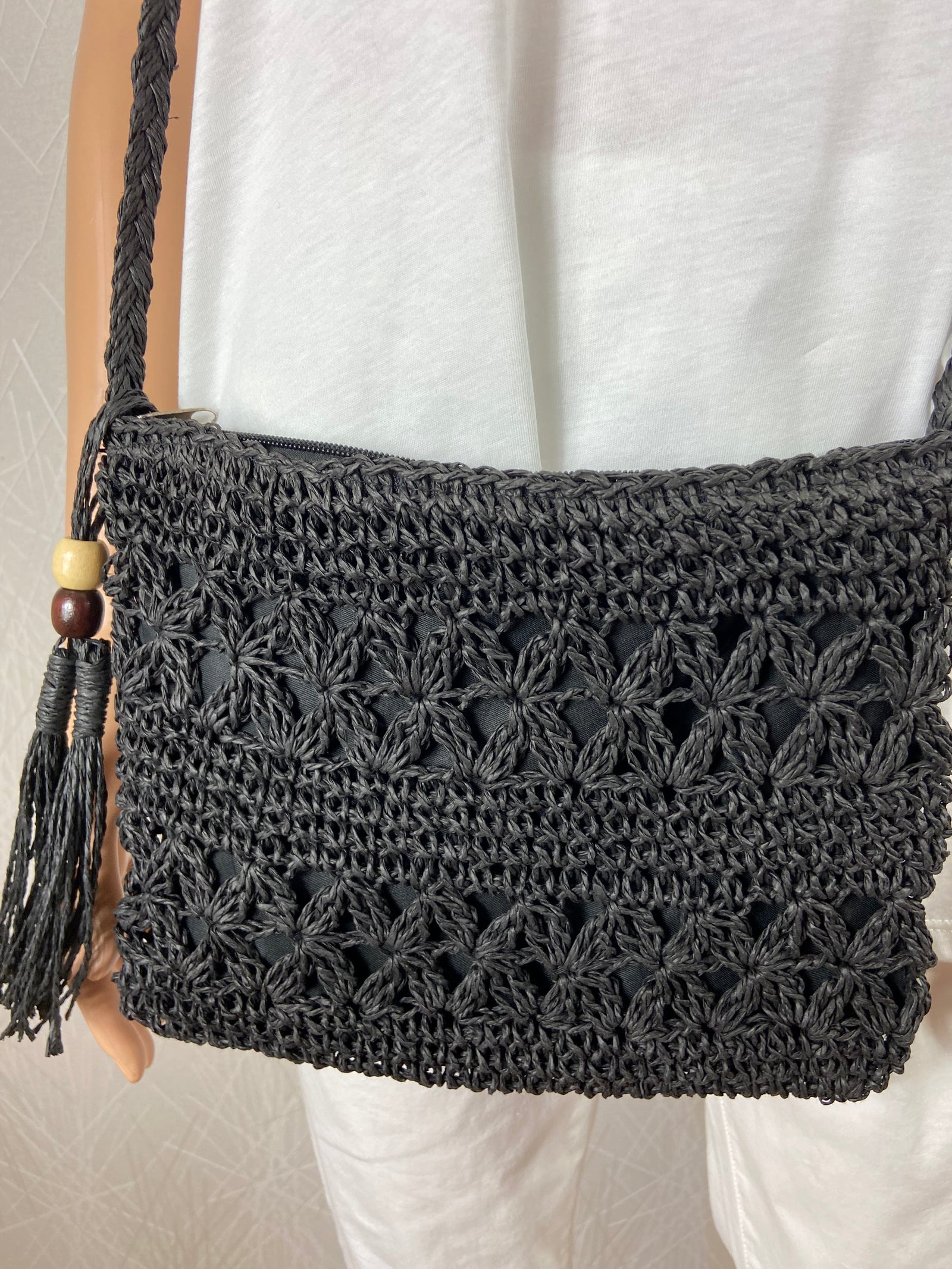 Sac à bandoulière pour femme en raphia noir doublé