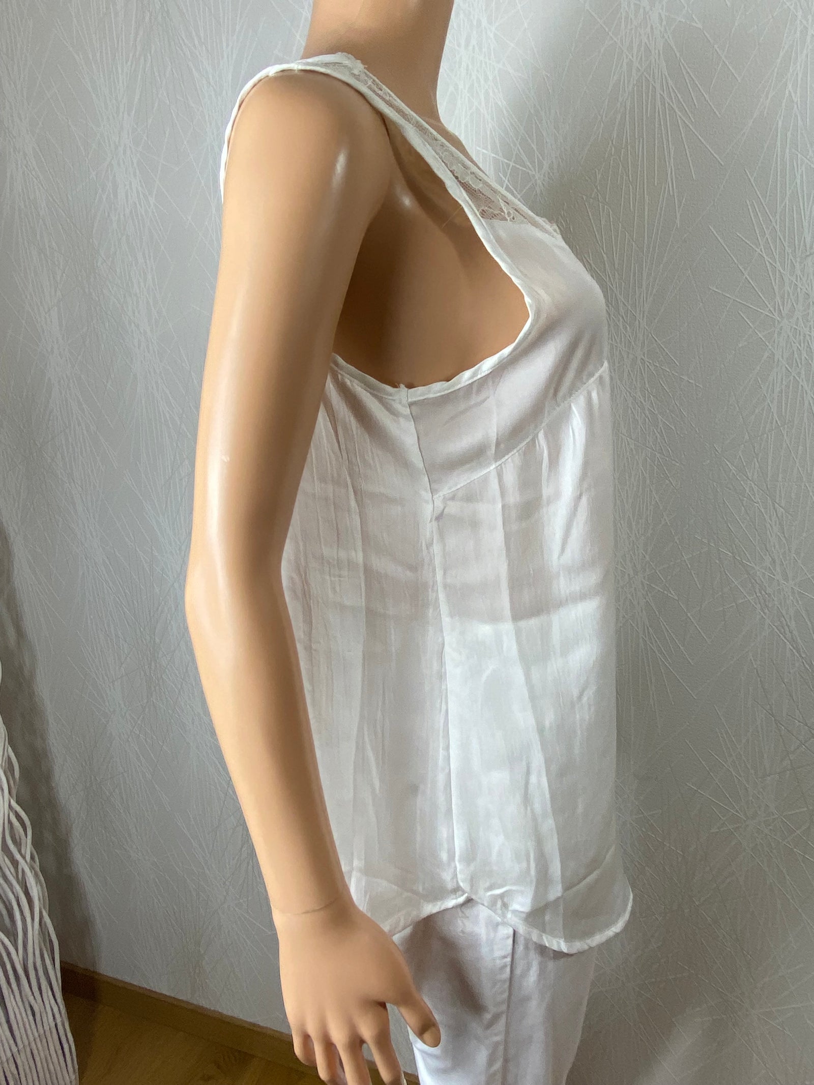 Top blanc long transparent bretelles en dentelle Vintage Dressing