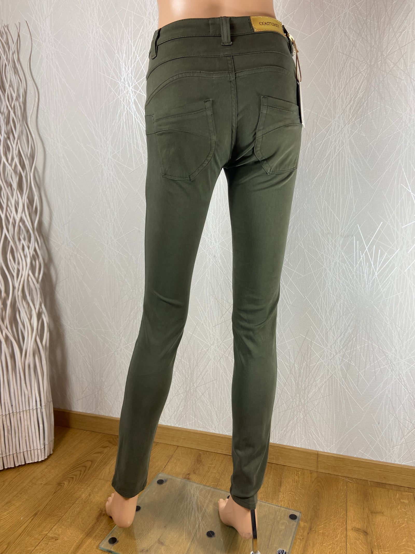Pantalon vert kaki tissu peau de pêche coupe slim Couturist
