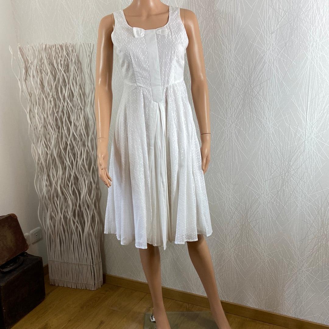 Robe blanche coton doublé sans manches plis modèle Emma Peppa Gallo - Offre-Unique