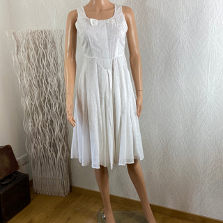 Robe blanche coton doublé sans manches plis modèle Emma Peppa Gallo