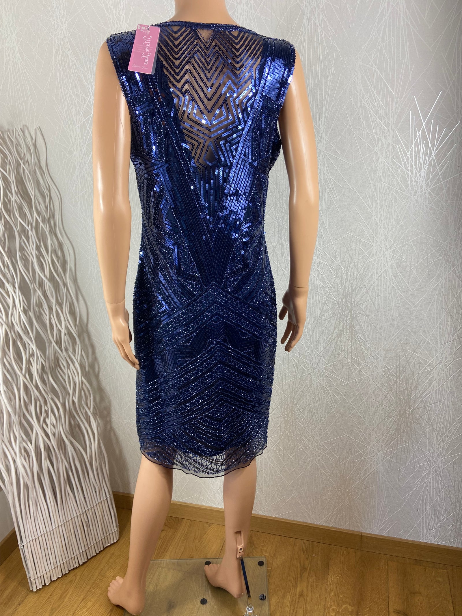 Robe cocktail bleu sequins perles coupe sans manches Marie June