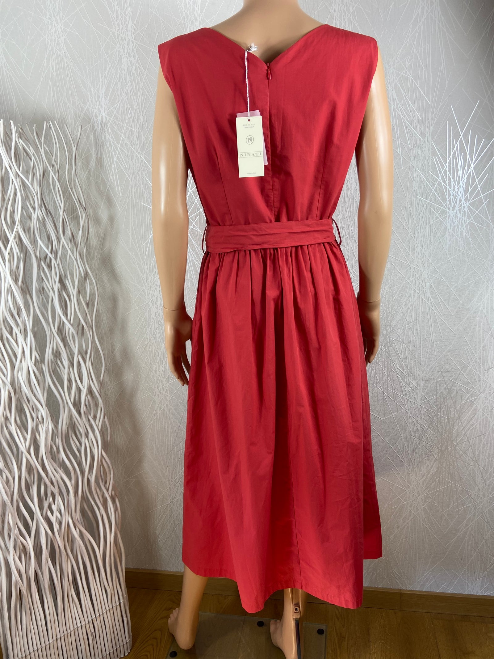 Robe coton rouge sans manches avec jeu de plis Ninati