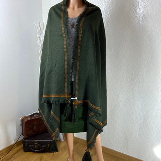 Écharpe large vert anglais chaude laine avec pompons