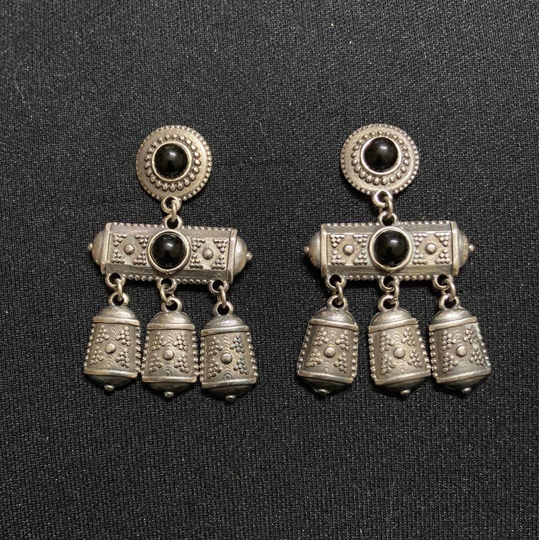 Boucles d’oreilles pendantes plaquée argent pierres semi-précieuses noires Shabada - Offre-Unique