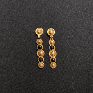 Boucles d’oreilles pendantes plaquées or pierres semi précieuses noires Shabada