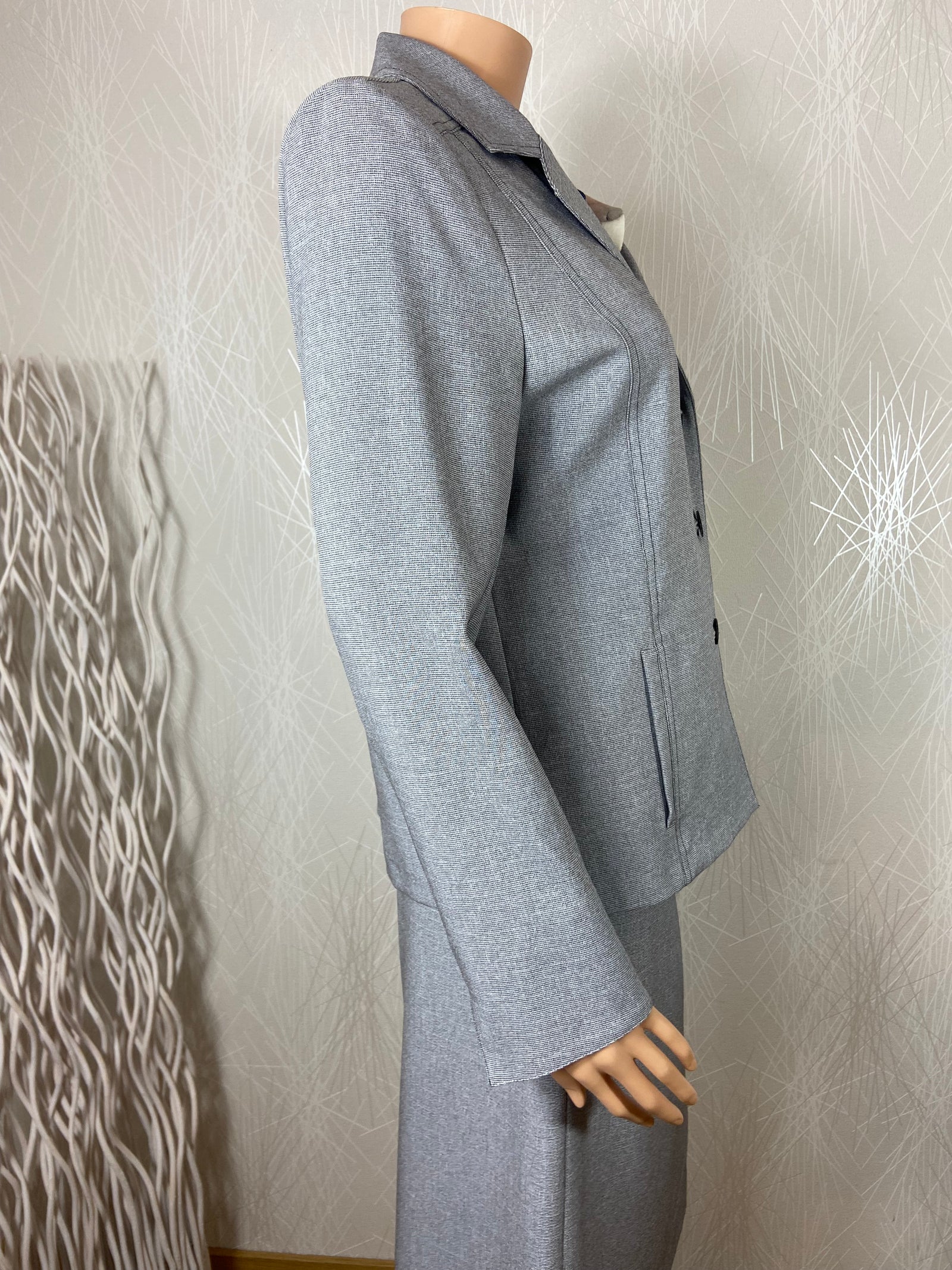 Tailleur gris veste jupe fendue fabrication française Gévana