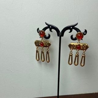 Boucles d’oreilles pendantes plaquées or pierres semi-précieuses rouge Shabada