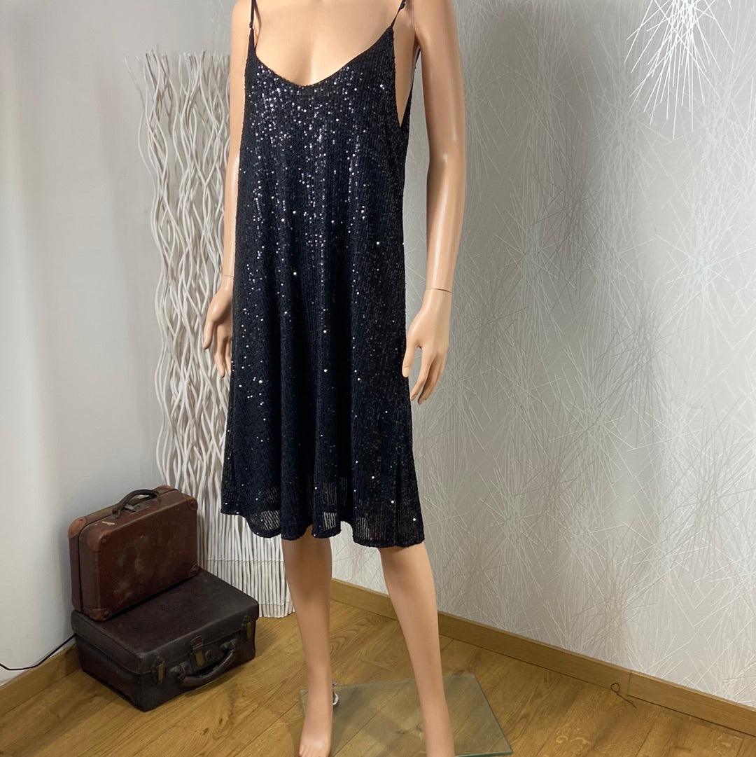 Robe noire doublée à sequins bretelles réglable Pinka - Offre-Unique