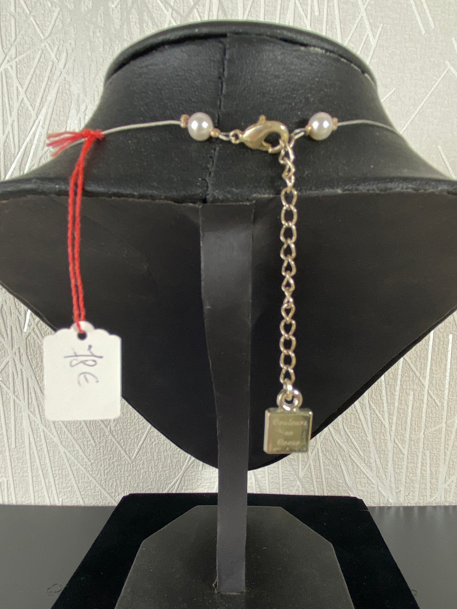 Collier réglable de grandes perles blanches Couleurs de Coeur