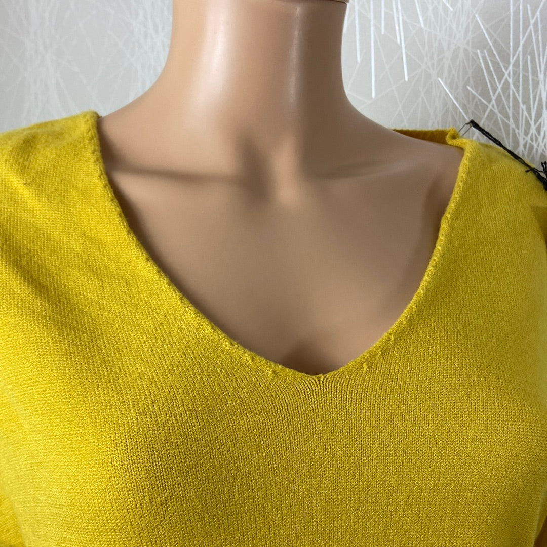 Pull long asymétrique jaune flashy bords côtelés col V Amy