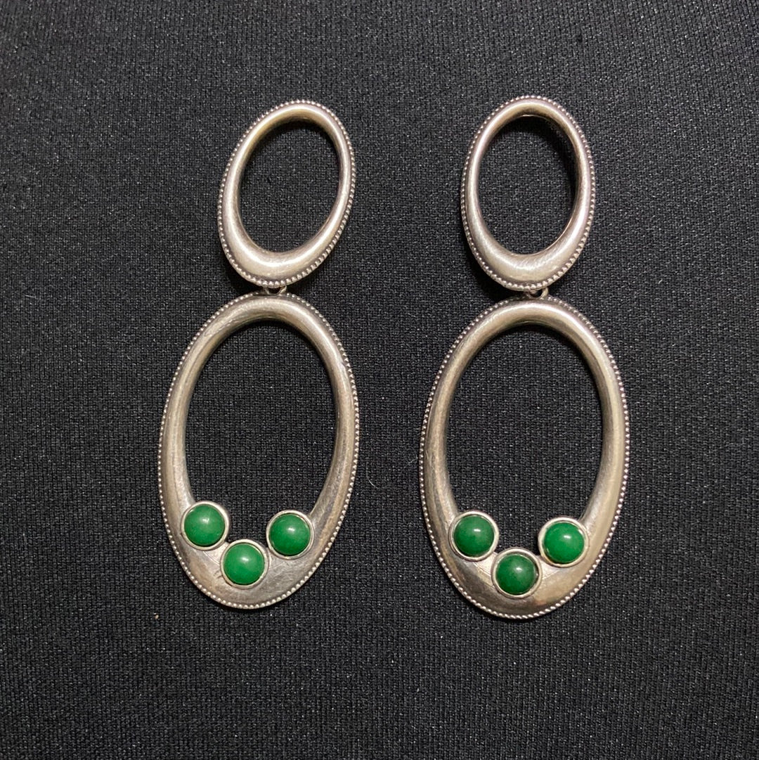 Boucles d’oreilles pendantes plaquées argent pierres vertes Shabada