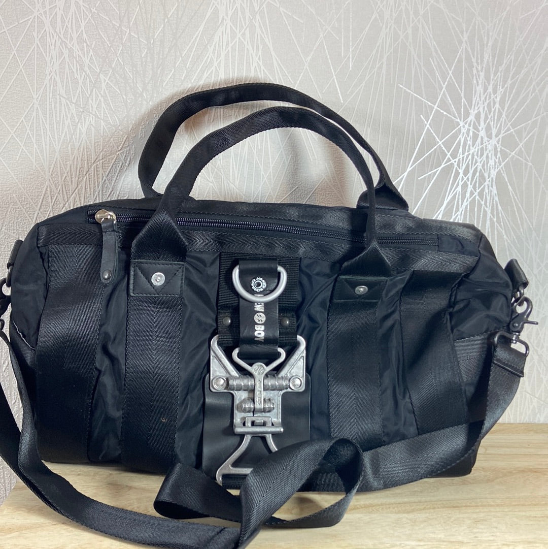 Sac à main avec bandoulière en tissu imperméable noir New Boy