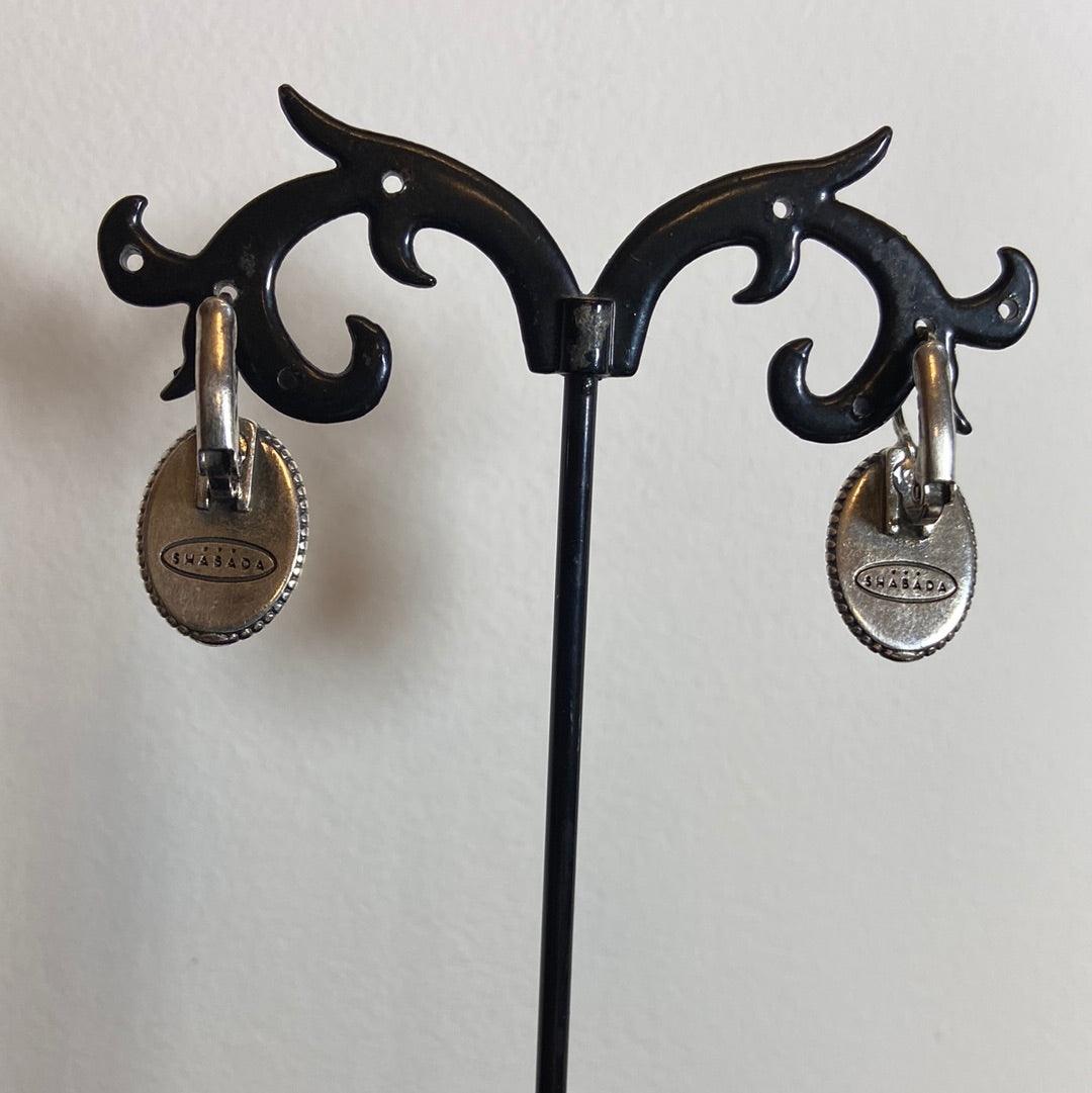 Boucles d’oreilles pendantes dormeuses plaqué argent pierre semi-précieuse rouge Shabada - Offre-Unique