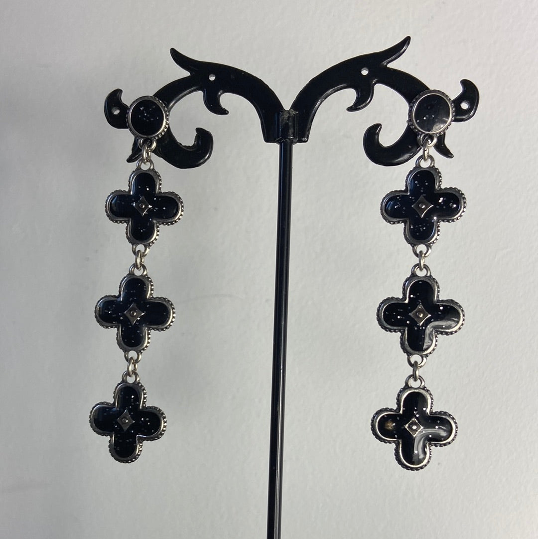 Boucles d’oreilles pendantes croix noires plaquée argent Shabada