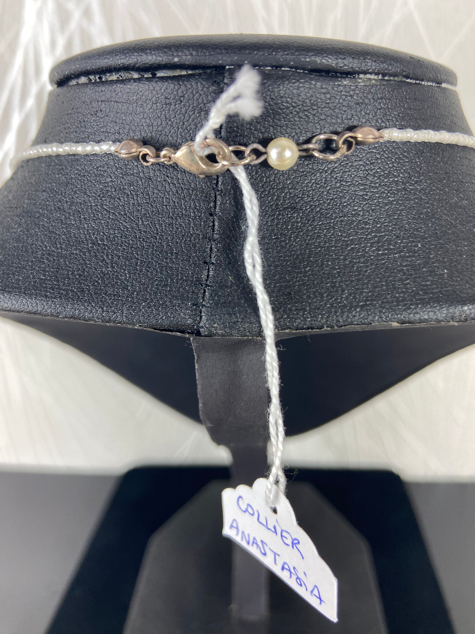 Collier avec grande perle blanche et brillants strass Anastasia