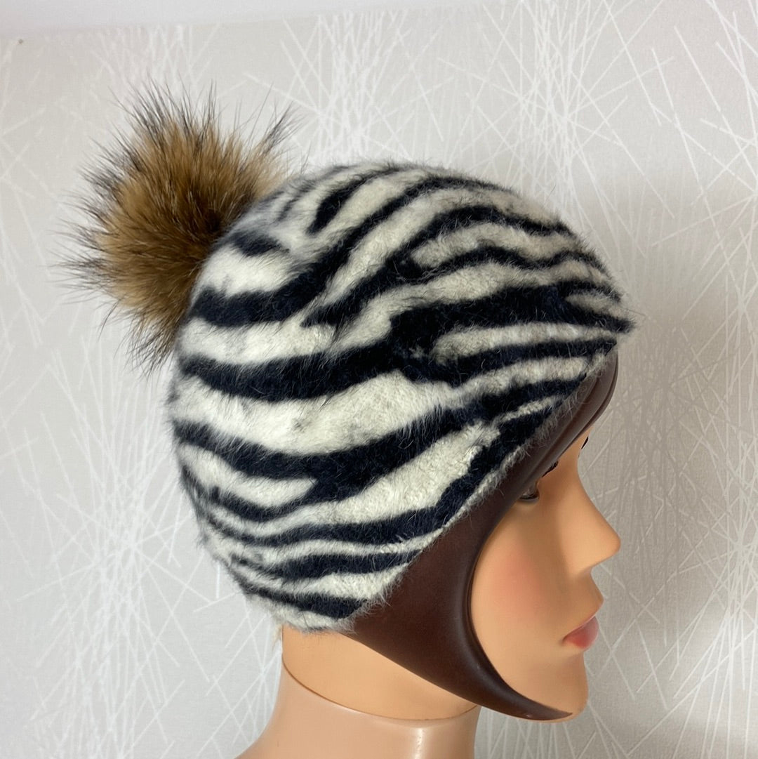 Bonnet motif zèbre chaud doux laine angora pompon fourrure synthétique