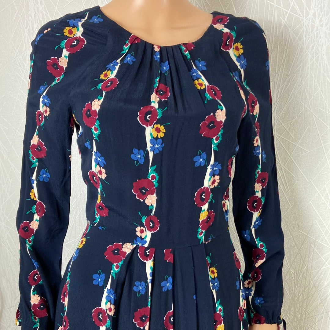 Robe midi doublée à manches longues bleu marine à motifs fleuris Emilyandfin