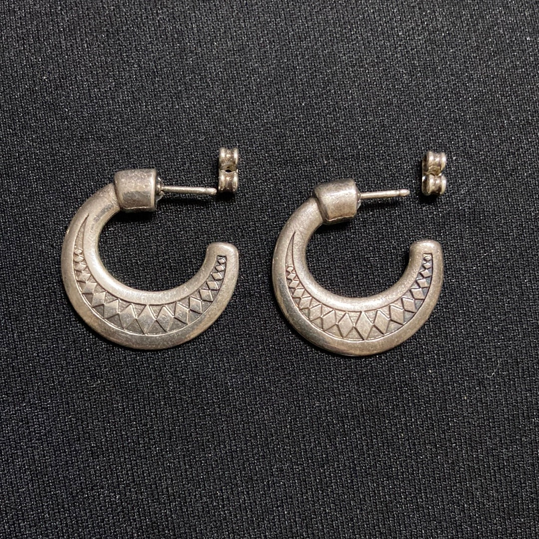 Boucles d’oreilles créoles plaquée argent motif losanges Shabada