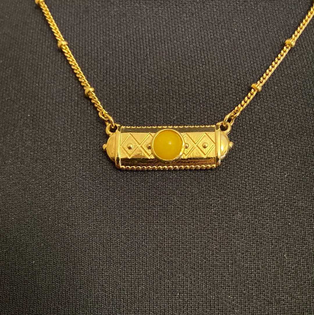 Collier pendentif rectangulaire plaqué or avec pierre semi-précieuse jaune Shabada