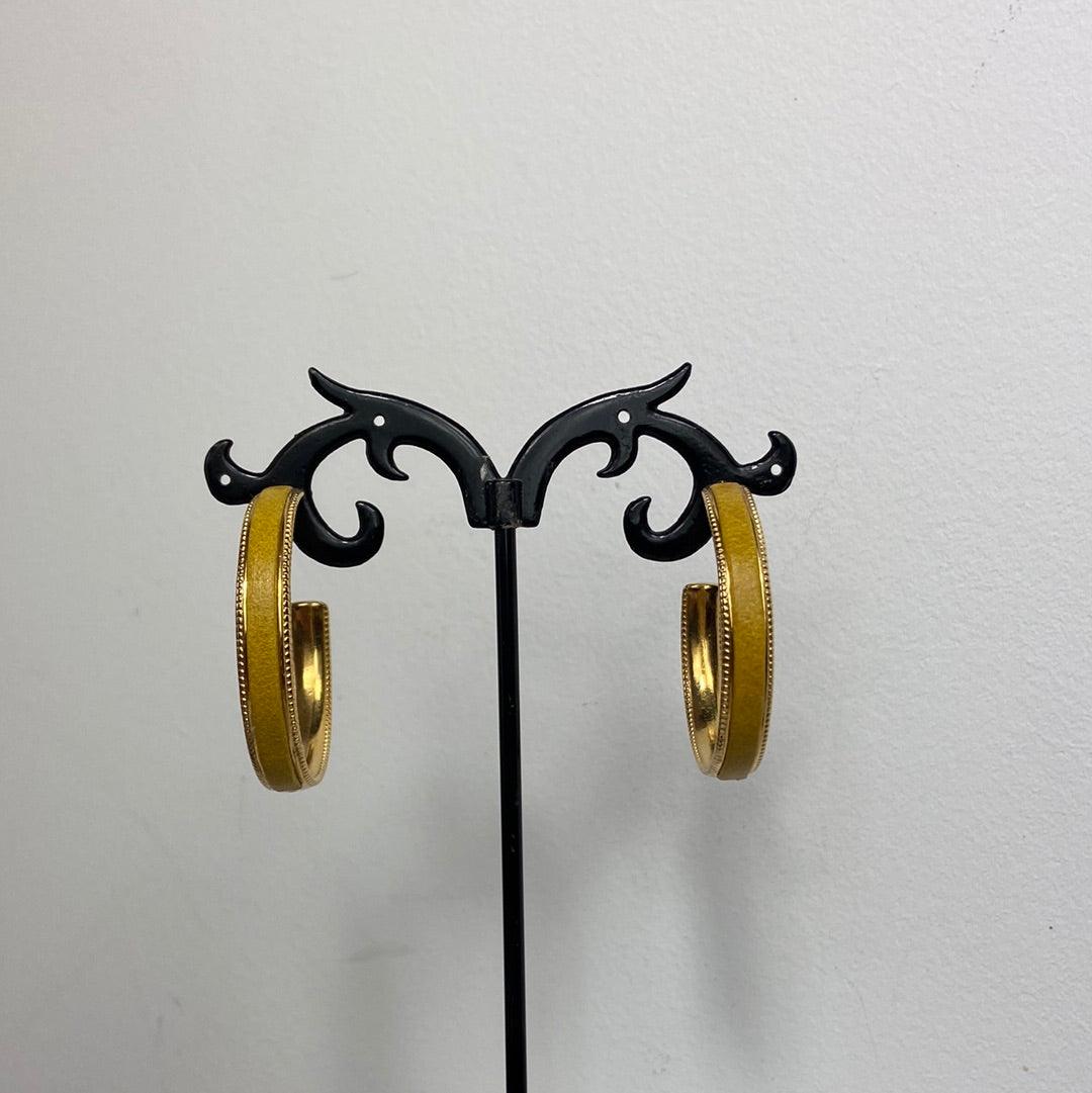 Boucles d’oreilles créoles plaquées or et cuir jaune Shabada - Offre-Unique