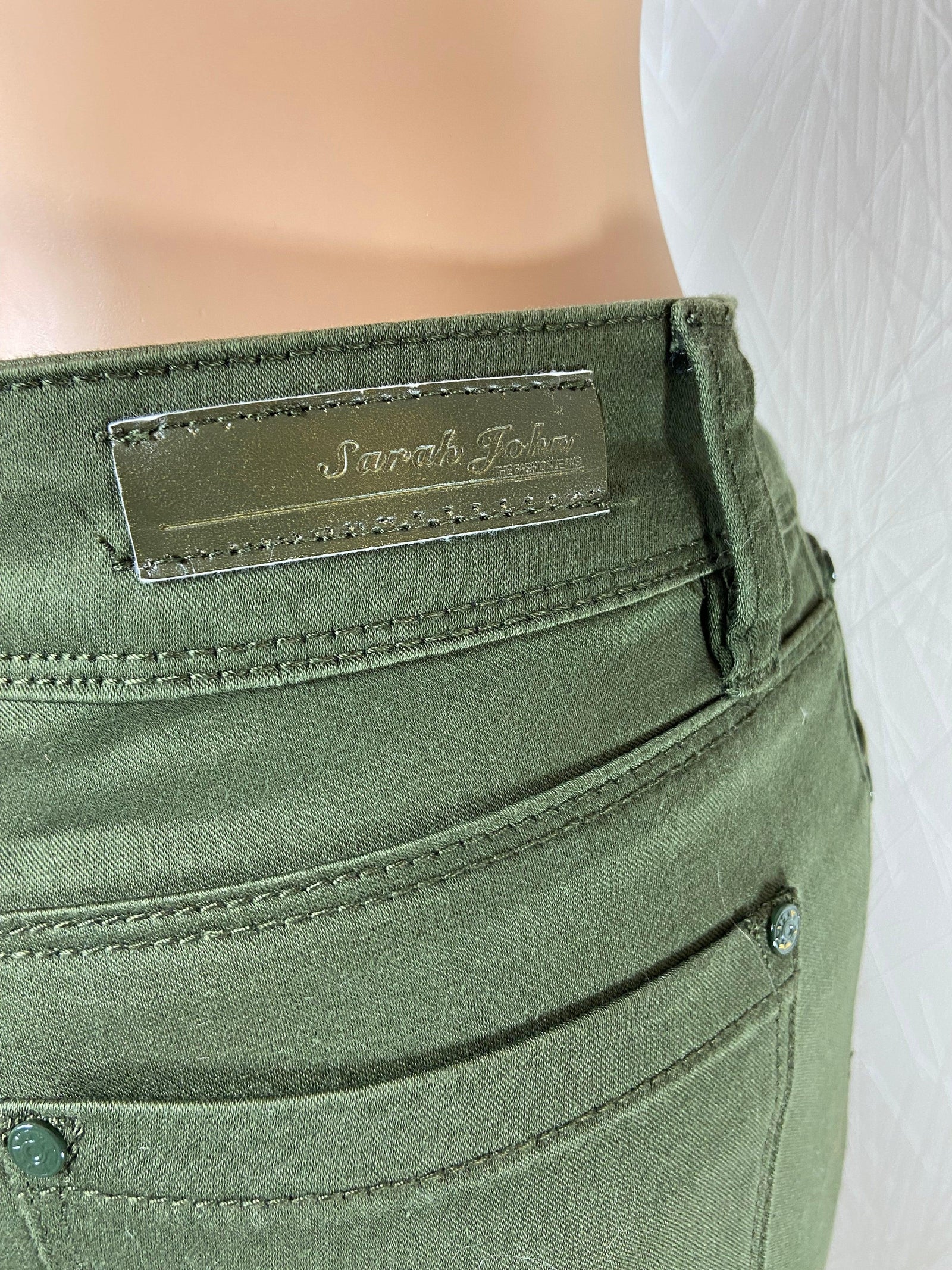 Pantalon en coton stretch kaki Sarah John - Offre-Unique