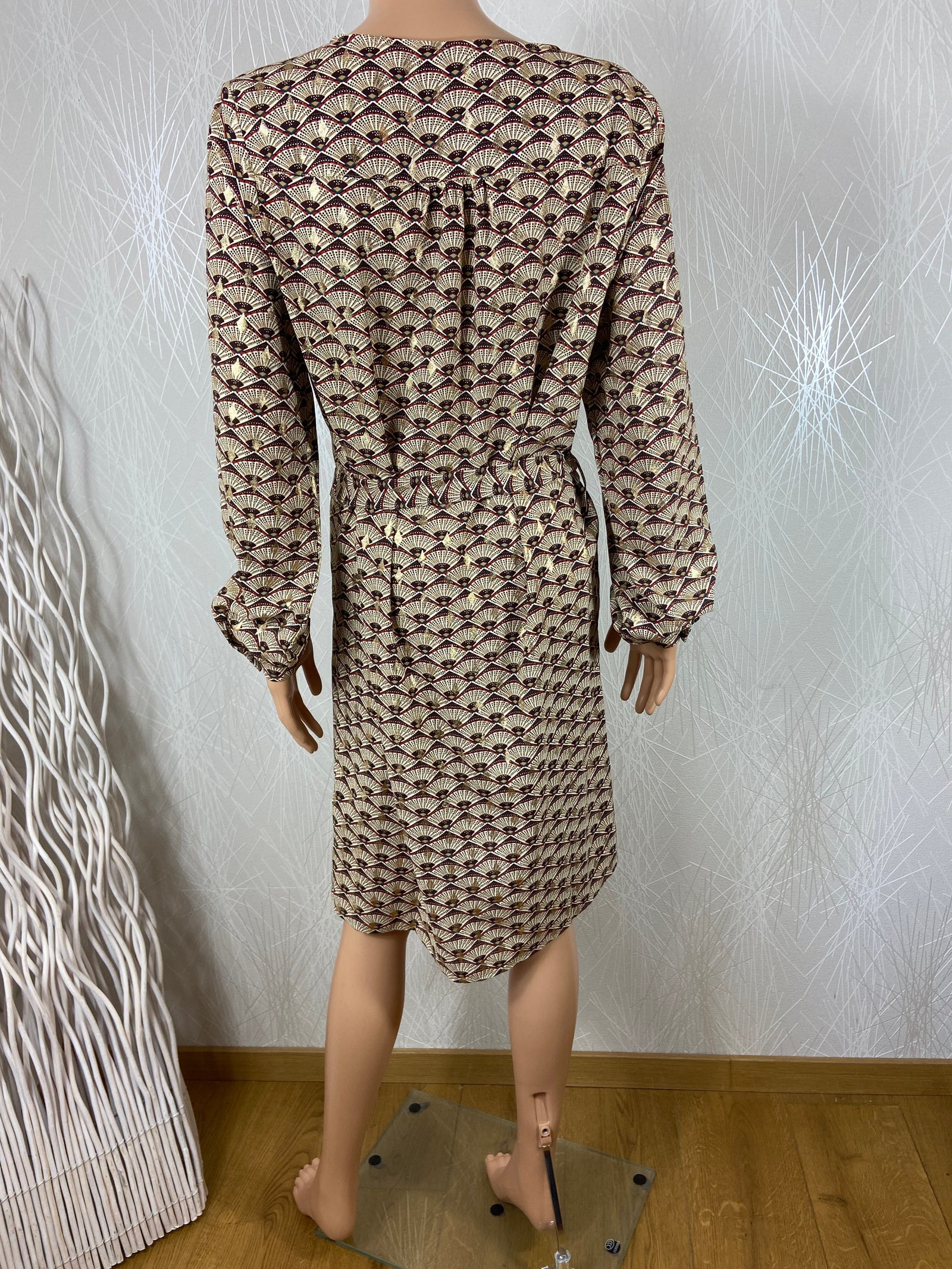 Robe courte cintrée manches longues imprimé géométrique vanille et or Deeluxe