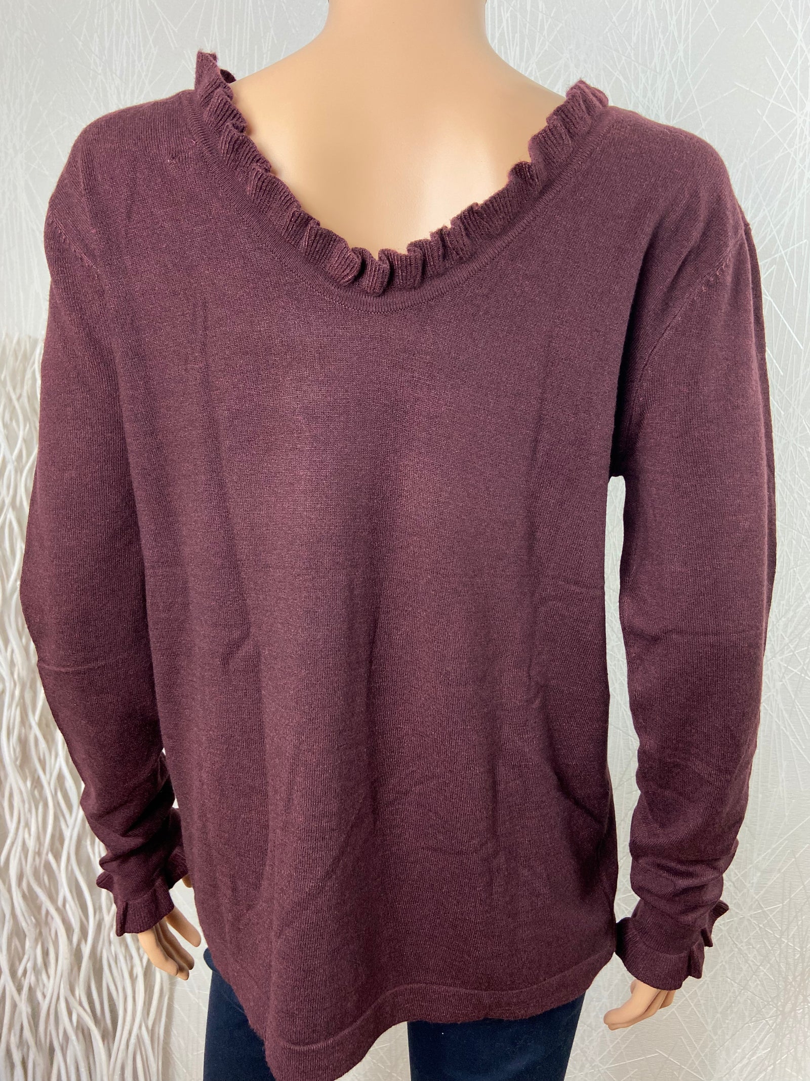 Pull bordeaux volants col rond coupe droite Holly et Joey