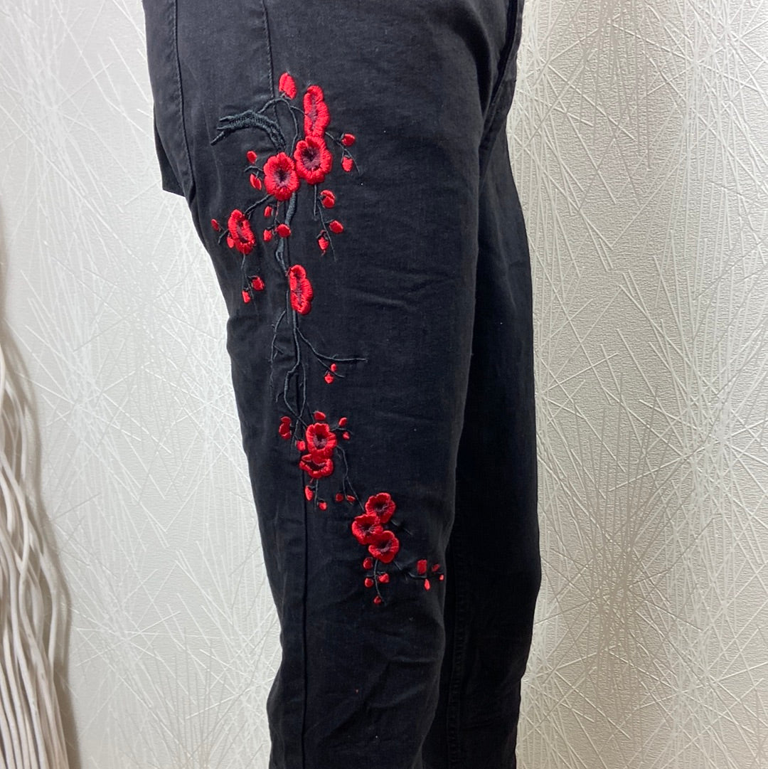 Jeans noir femme broderie rouge fleurie taille normale coupe slim